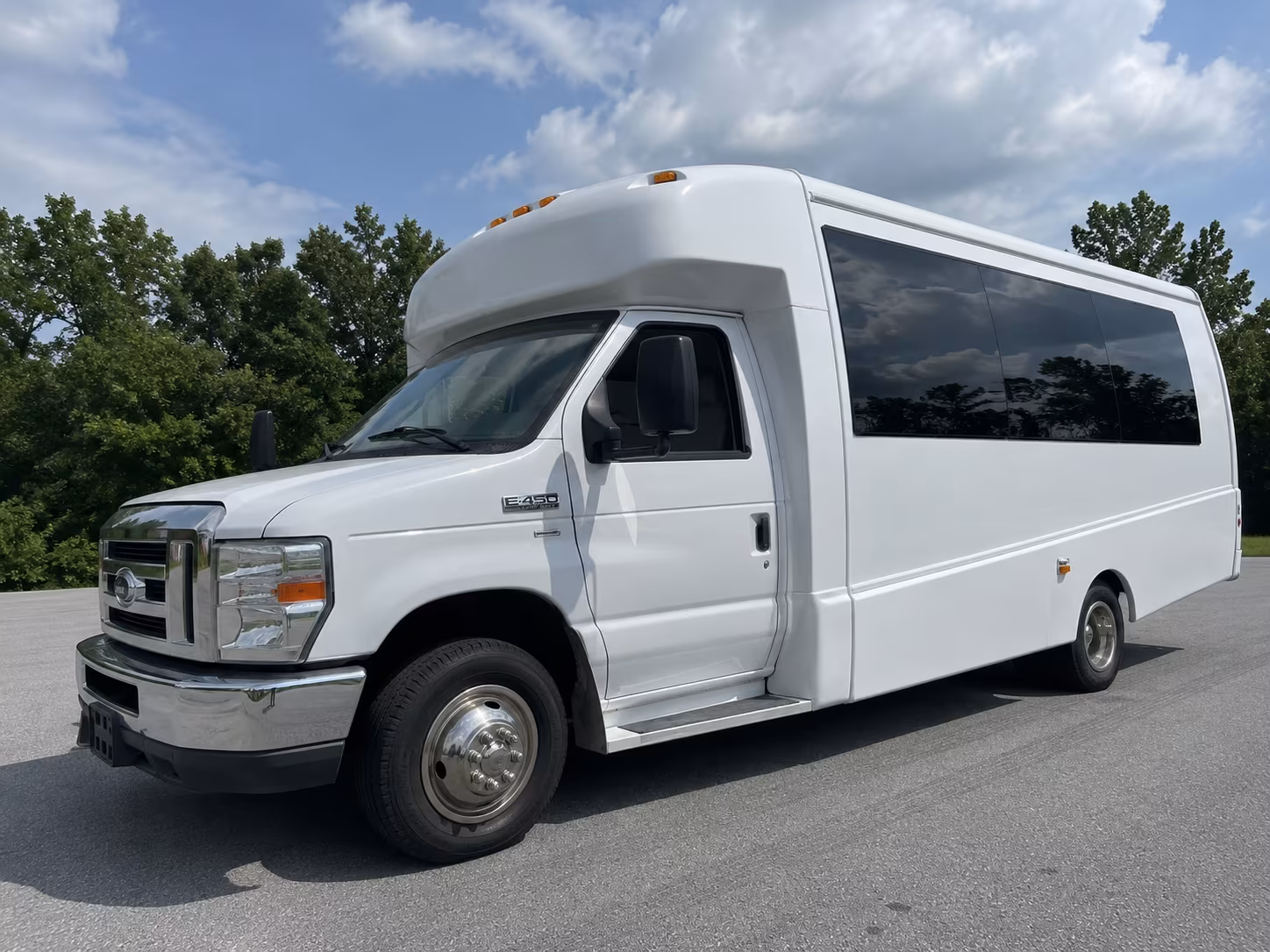 vacaville concert bus rentals for groups and fans